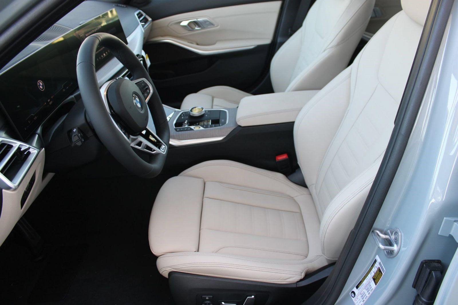 Used 2026 BMW 330i Sedan w/ M Sport Package RWD image 5