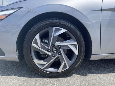Used 2025 Hyundai Elantra SEL FWD image 24
