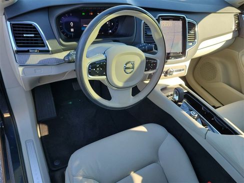 Used 2023 Volvo XC90 B6 Plus image 18