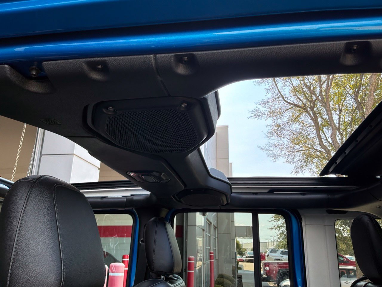 Used 2021 Jeep Wrangler Unlimited Sahara w/ Cold Weather Group AWD/4WD image 22