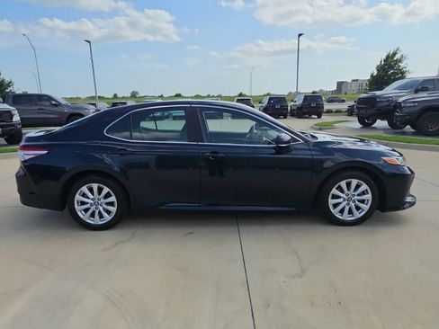 Used 2018 Toyota Camry LE w/ Convenience Package FWD image 6
