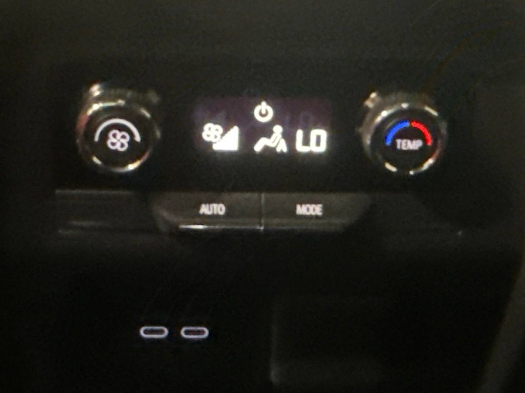 Used 2024 Chevrolet Traverse LT FWD image 18