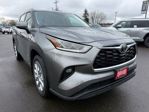 New 2026 Toyota Highlander Limited image 2