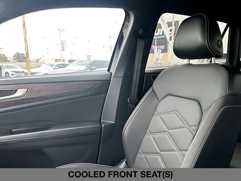 Used 2025 Volkswagen Atlas Cross Sport SE FWD image 28
