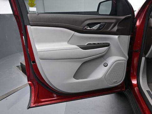 Used 2023 GMC Acadia SLT image 27