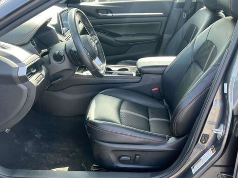 Used 2024 Nissan Altima 2.5 SR FWD image 13