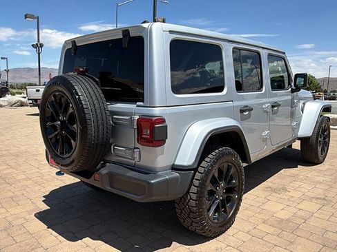 Used 2024 Jeep Wrangler Unlimited Sahara AWD/4WD image 3