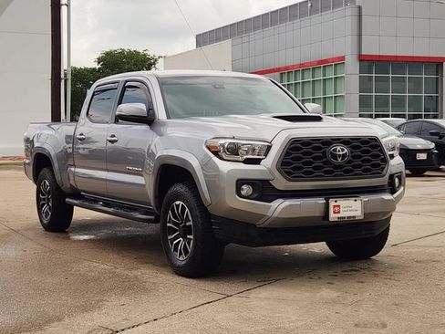 Used 2021 Toyota Tacoma TRD Sport w/ Technology Package AWD/4WD image 2