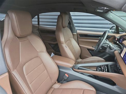 Used 2025 Porsche Macan Electric image 19