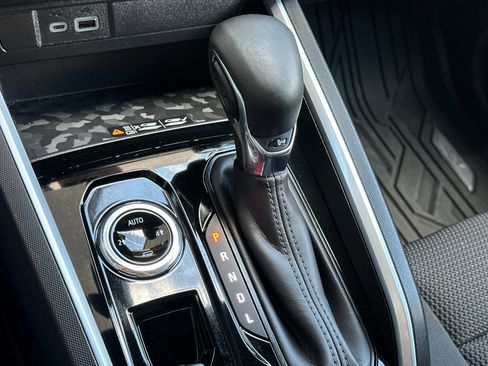 Used 2024 Chevrolet Colorado LT w/ LT Convenience Package II image 21