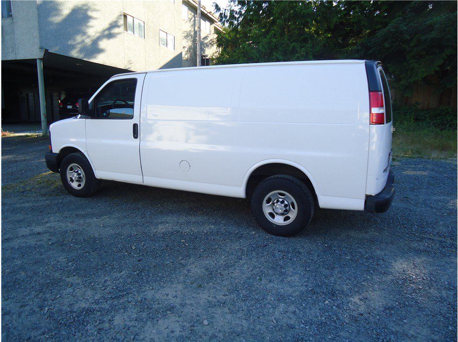 Used 2016 Chevrolet Express 2500 RWD image 10