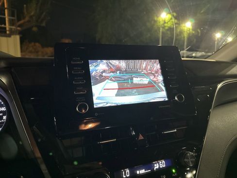 Used 2022 Toyota Camry SE image 8