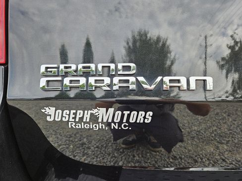 Used 2019 Dodge Grand Caravan SXT image 56