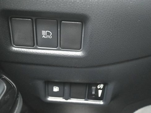 Used 2020 Toyota C-HR XLE FWD image 24