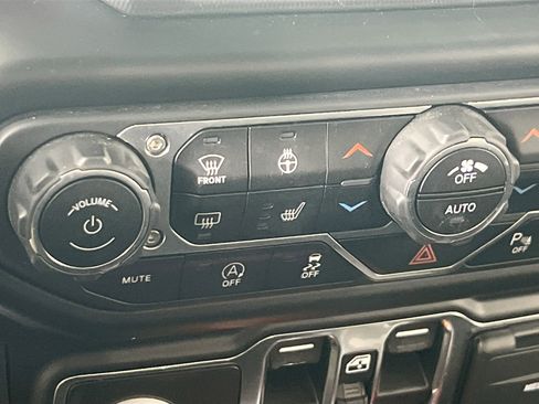 Used 2022 Jeep Wrangler Unlimited Rubicon w/ LED Lighting Group image 20