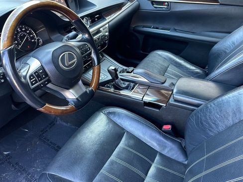 Used 2016 Lexus ES 300h image 4