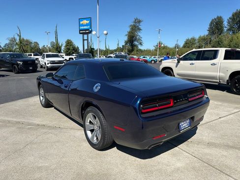 Used 2015 Dodge Challenger SXT RWD image 3