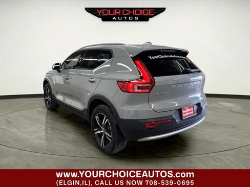Used 2024 Volvo XC40 B5 Core image 3