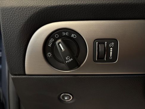 Used 2020 Dodge Durango SXT image 19