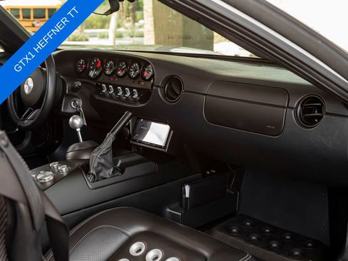 Used 2005 Ford GT RWD image 37