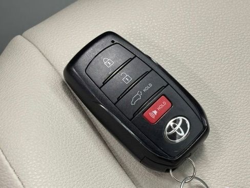 Used 2023 Toyota Corolla Cross XLE w/ Convenience Package AWD/4WD image 40