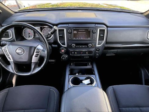 Used 2019 Nissan Titan SV w/ SV Convenience Package image 15