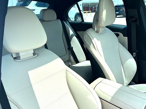 Used 2025 Mercedes-Benz C 300 Sedan image 25