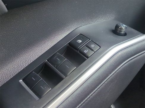 Used 2024 Toyota Highlander LE image 26