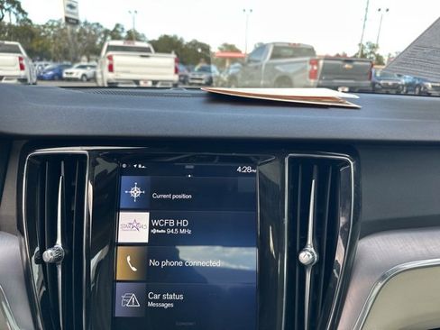 Used 2019 Volvo S60 T6 Momentum w/ Multimedia Package image 19