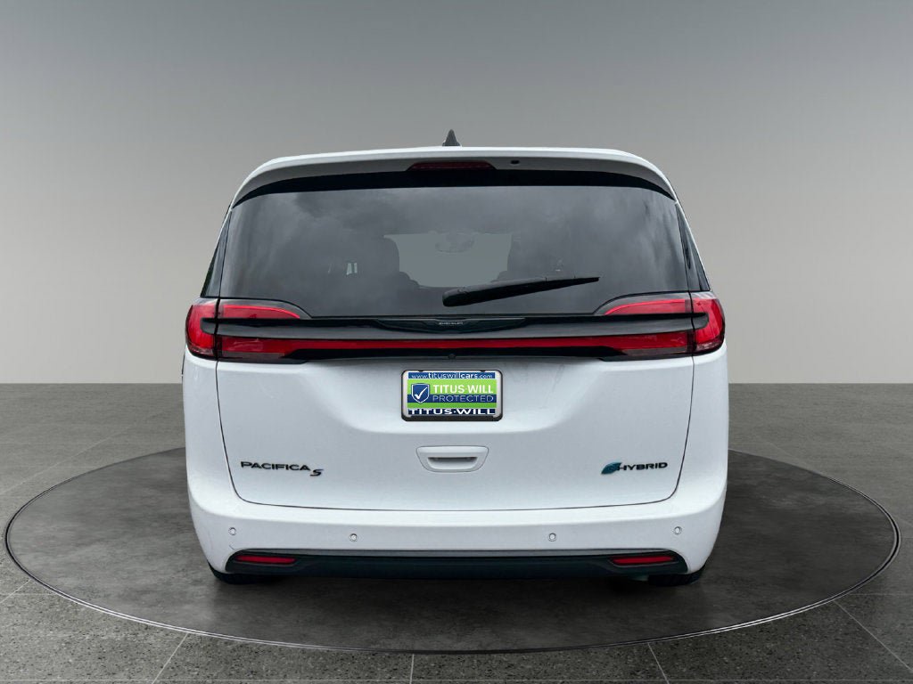 Used 2023 Chrysler Pacifica Limited w/ Uconnect Theater Family Group FWD image 8