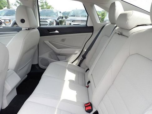 Used 2024 Volkswagen Jetta SE w/ Panoramic Sunroof Package FWD image 12