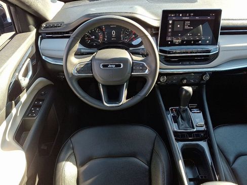 Used 2024 Jeep Compass Limited image 11