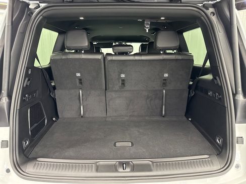 Used 2025 Jeep Wagoneer 2WD image 8