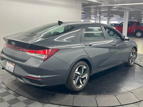 Used 2023 Hyundai Elantra SEL w/ Convenience Package FWD image 5