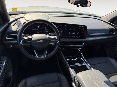 Used 2025 Chevrolet Traverse LT FWD image 15