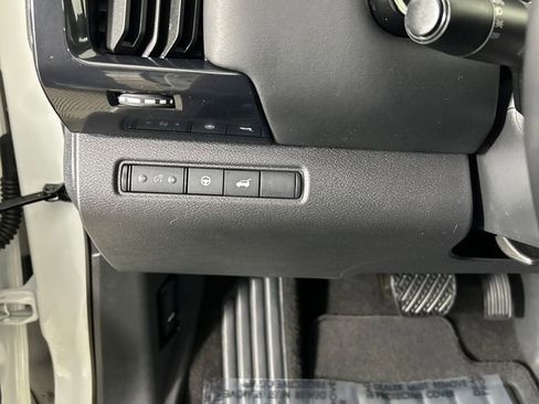 Used 2025 Nissan Pathfinder SV image 13