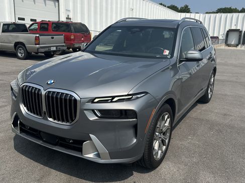 Used 2024 BMW X7 xDrive40i w/ Premium Package AWD/4WD image 5