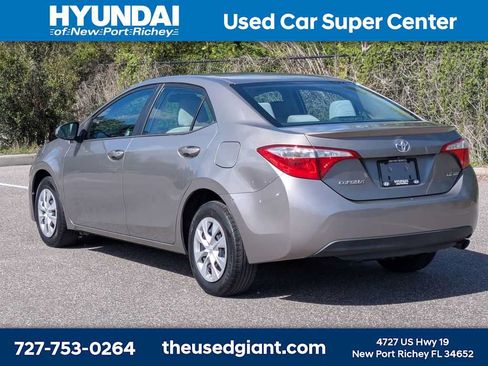 Used 2015 Toyota Corolla LE FWD image 3