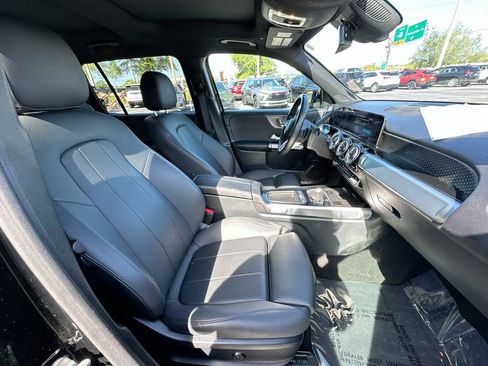 Used 2025 Mercedes-Benz GLB 250 4MATIC image 27
