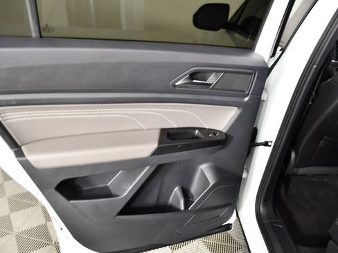Used 2021 Volkswagen Atlas Cross Sport SE w/ Panoramic Sunroof Package FWD image 44