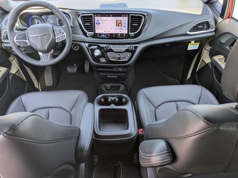 New 2026 Chrysler Pacifica Select image 29
