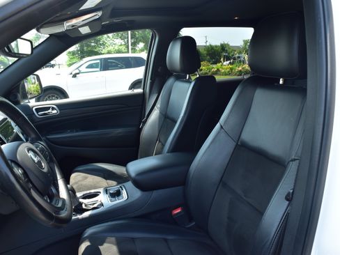 Used 2020 Jeep Grand Cherokee Laredo w/ Quick Order Package 2BN North AWD/4WD image 13