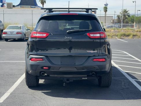 Used 2016 Jeep Cherokee Trailhawk w/ Leather Interior Group AWD/4WD image 5