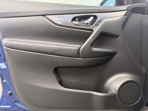 Used 2019 Nissan Rogue SV FWD image 14
