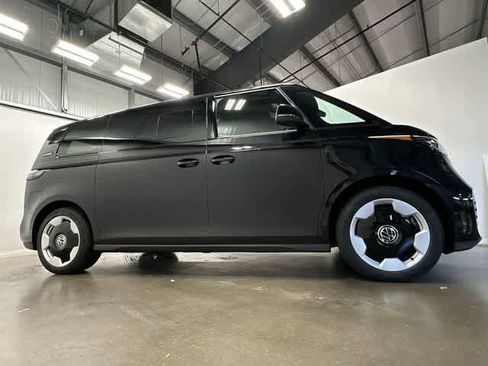 New 2025 Volkswagen ID. Buzz Pro S image 3