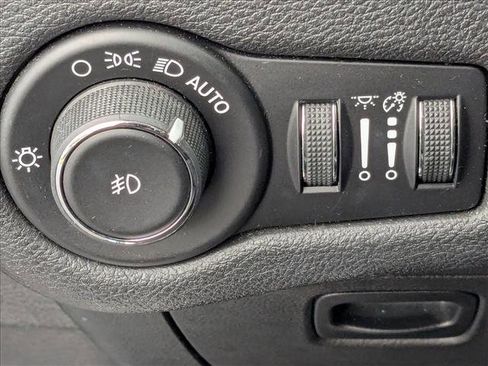 Used 2019 Jeep Cherokee Limited image 12