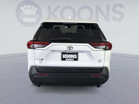 Used 2022 Toyota RAV4 LE AWD/4WD image 5