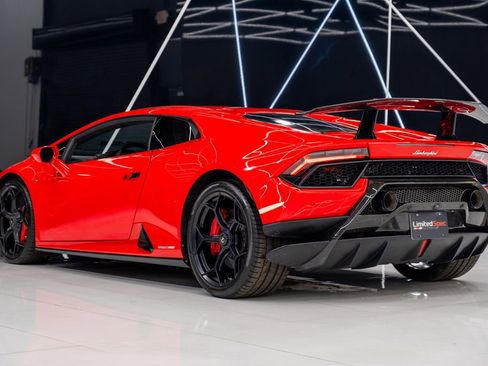 Used 2020 Lamborghini Huracan EVO image 10