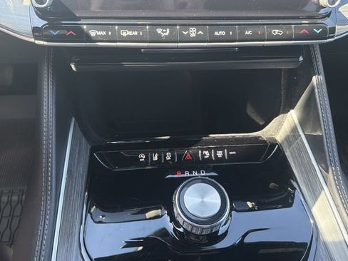 Used 2024 Jeep Wagoneer Series II w/ Flexible Seating Group RWD image 31