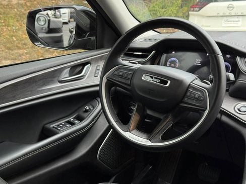 Used 2022 Jeep Grand Cherokee L Limited image 13